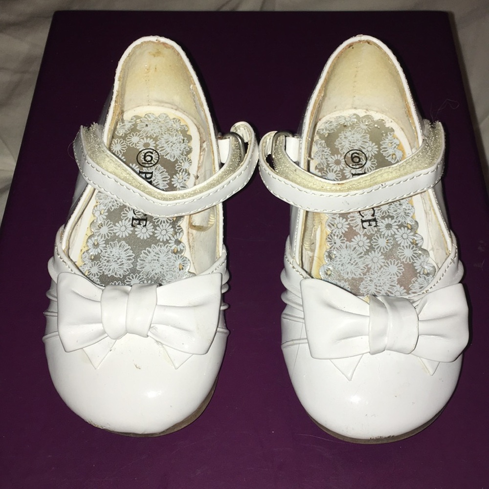 White dress shoes Baby Girls Size 6